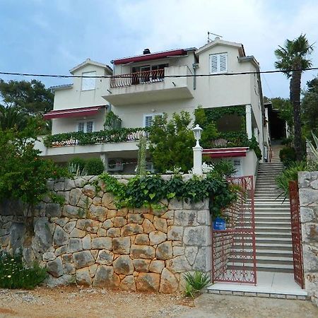 Apartments And Rooms Darinka Vrboska Exterior photo