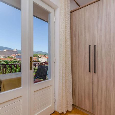 Apartments And Rooms Darinka Vrboska Exterior photo