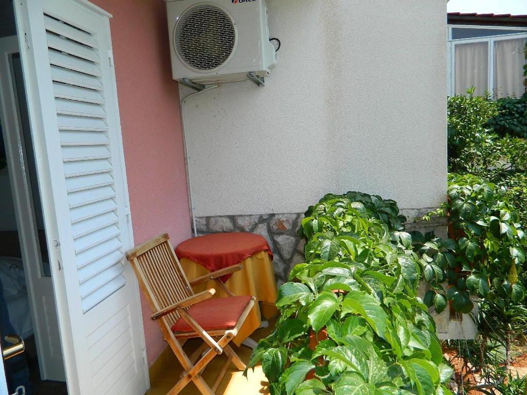Apartments And Rooms Darinka Vrboska Exterior photo