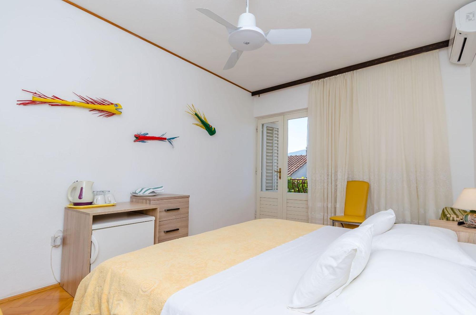 Apartments And Rooms Darinka Vrboska Exterior photo