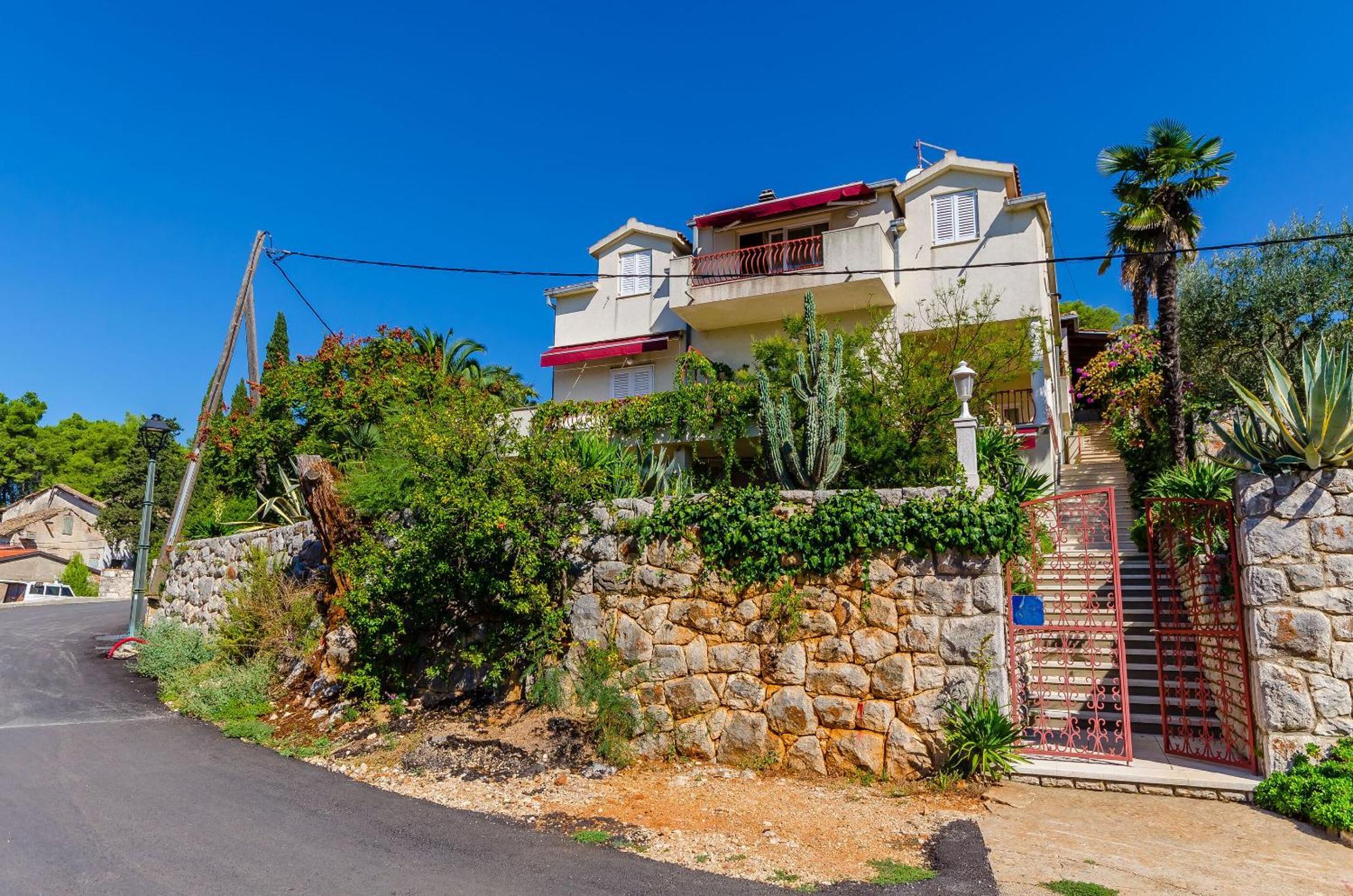 Apartments And Rooms Darinka Vrboska Exterior photo