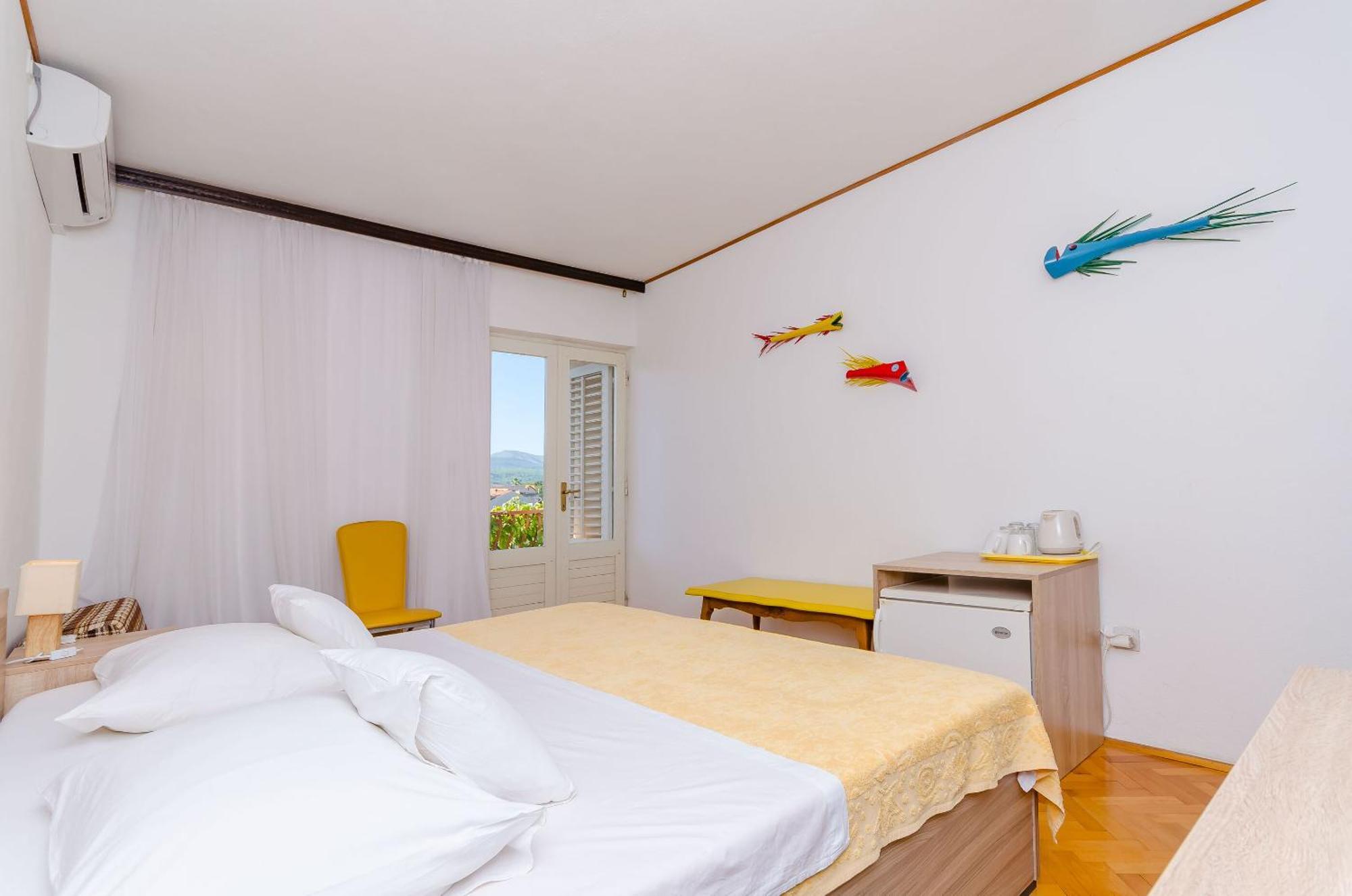Apartments And Rooms Darinka Vrboska Exterior photo