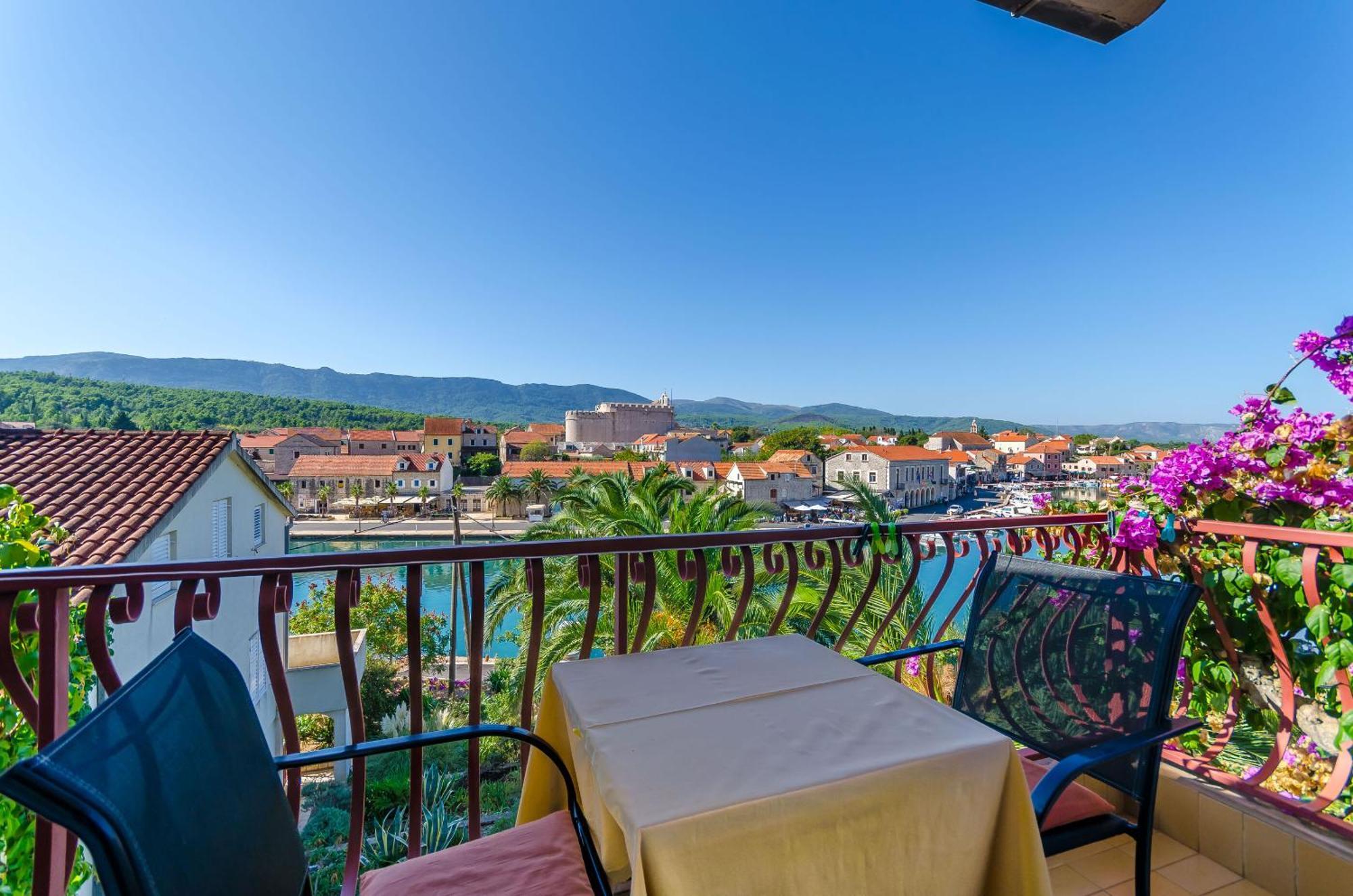 Apartments And Rooms Darinka Vrboska Exterior photo