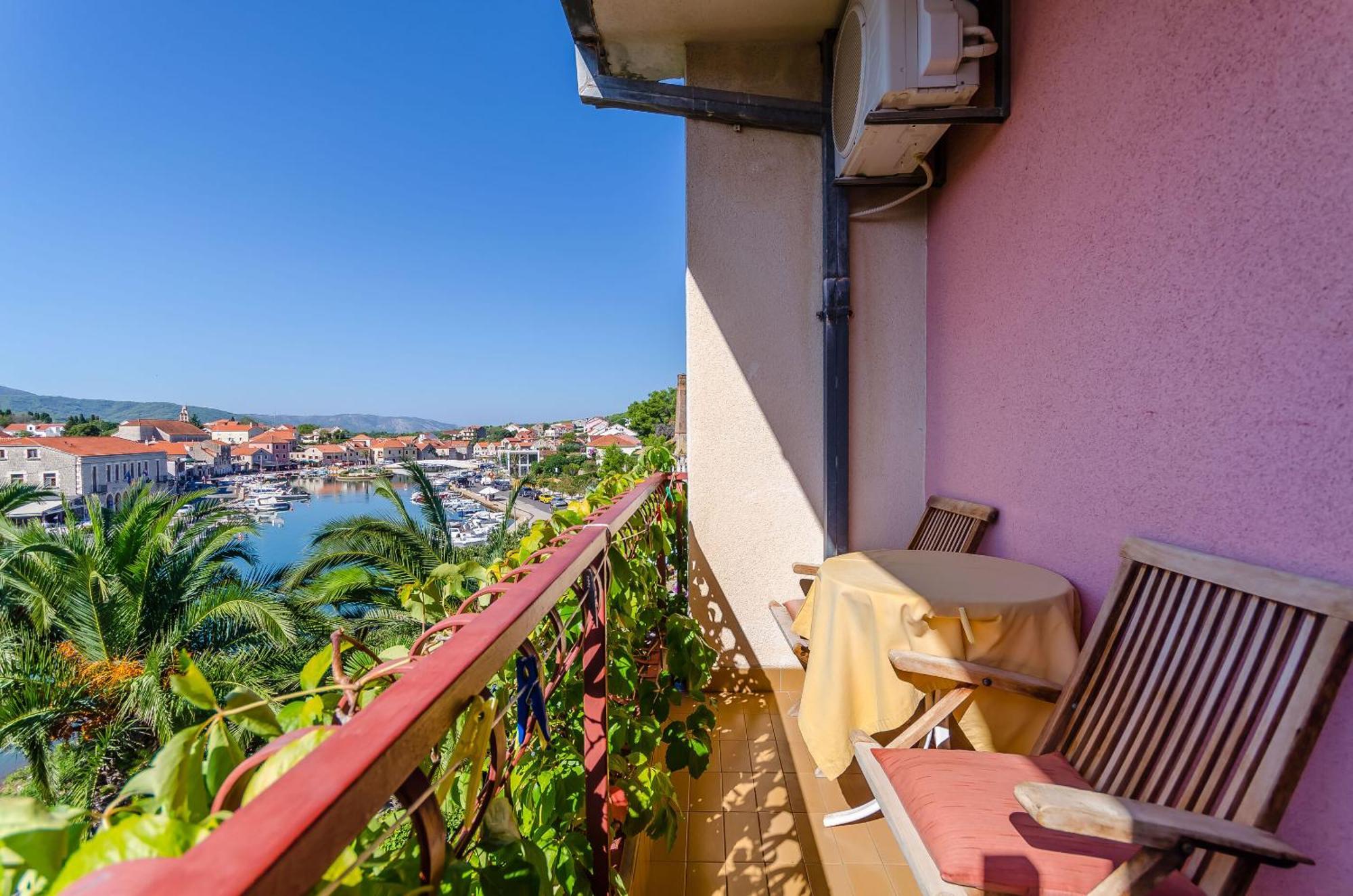 Apartments And Rooms Darinka Vrboska Exterior photo